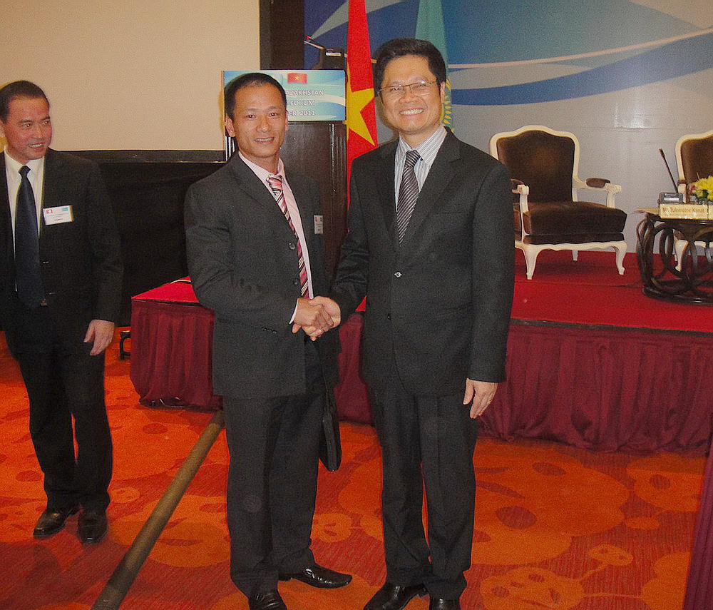 with-mr-vu-tien-loc-president-of-vcci-intercode