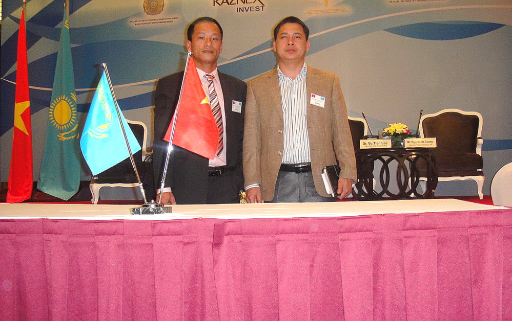 with-lawyer-tran-viet-dung-at-forum-kazacstan-viet